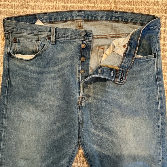 Levi's Men's 501 Original Fit Straight Leg Button Fly Jeans 38x30 - Picture 2 of 5